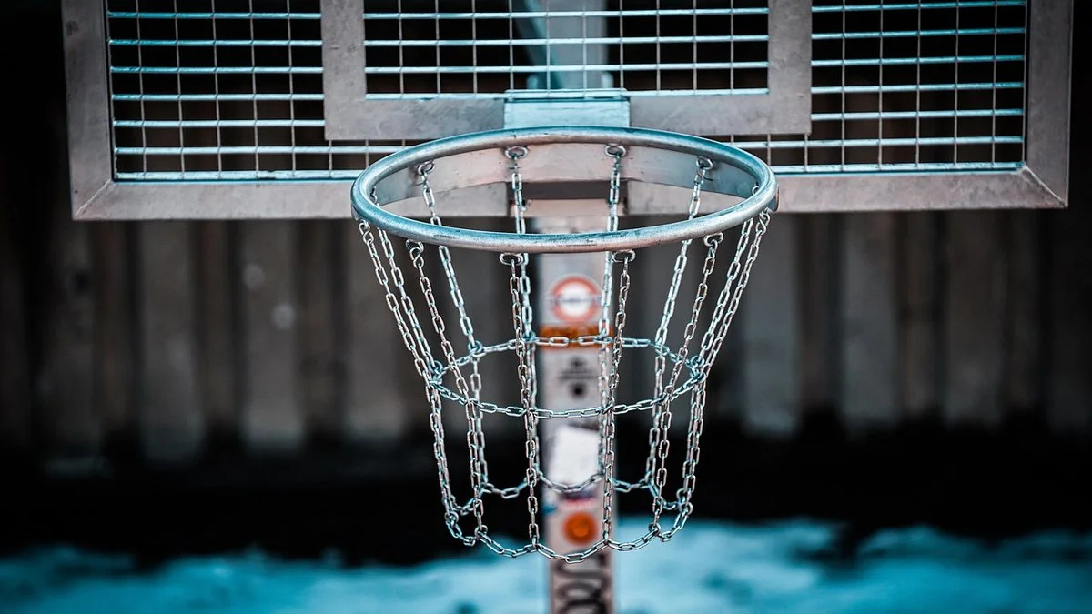 NBA赛季前30预测复盘：核心位置竞争格局如何影响尼克斯
